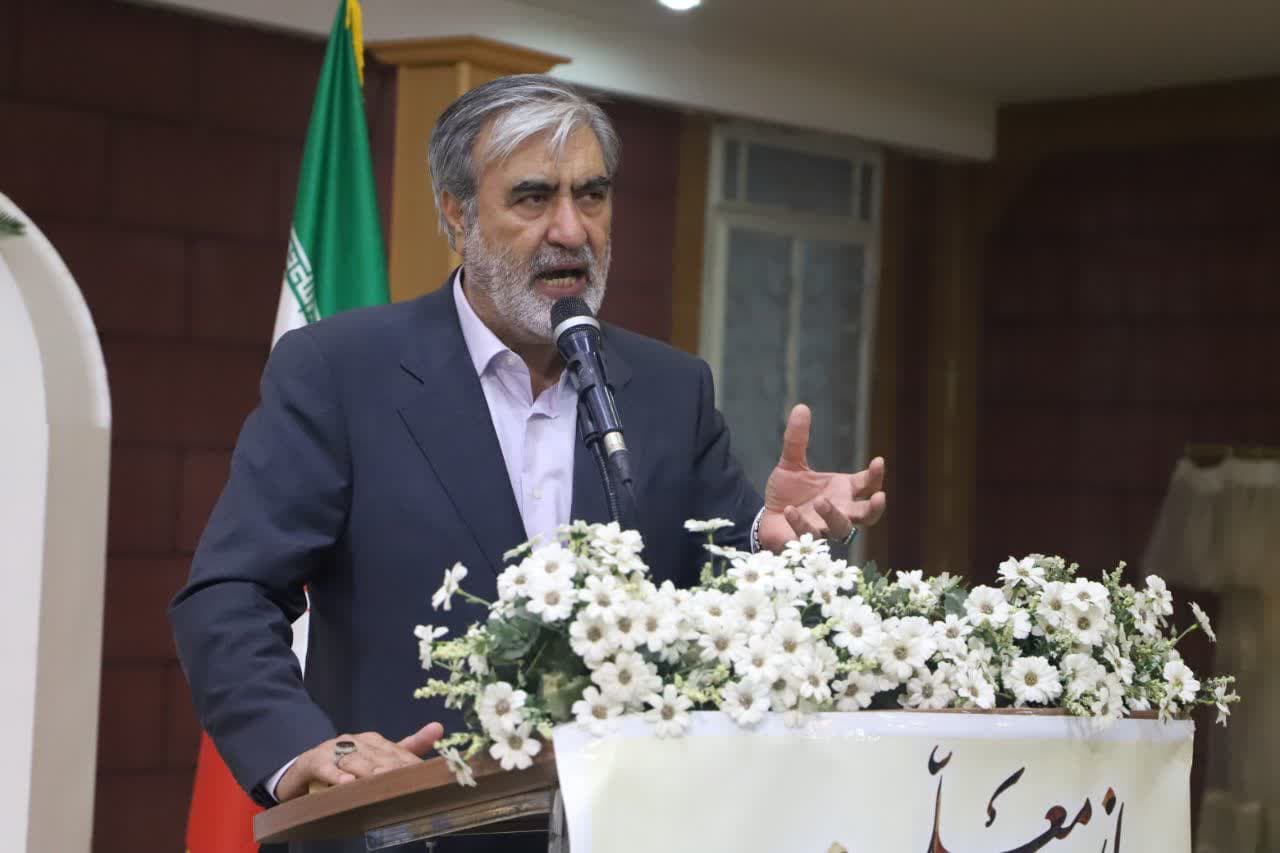 حضورنماینده شیراز و زرقان در جمع معلمان فرهنگیان زرقان به مناسبت هفته گرامیداشت مقام معلم